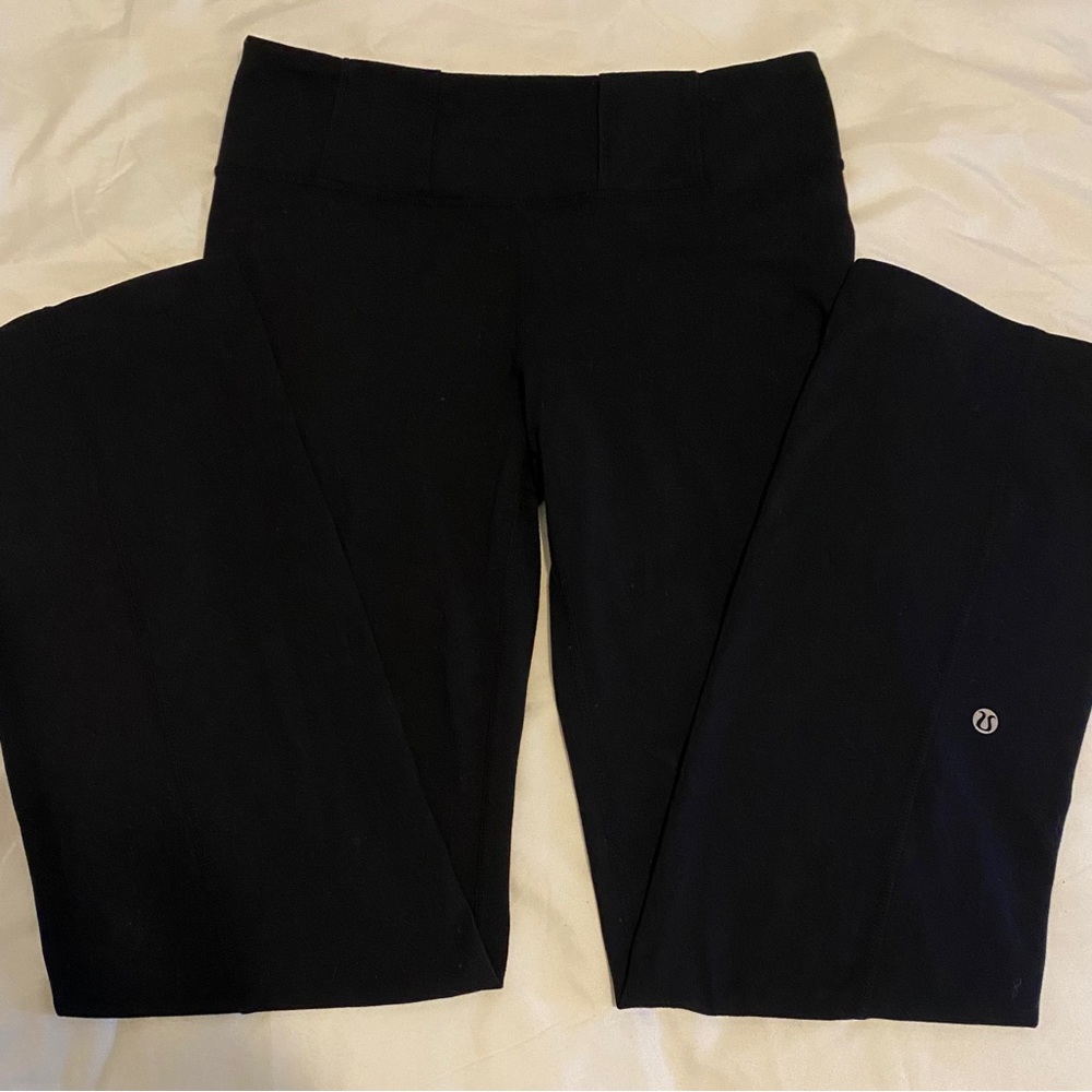 Black Lululemon Size 4 Straight Leg/Flared Pant Leggings With Belt Loops